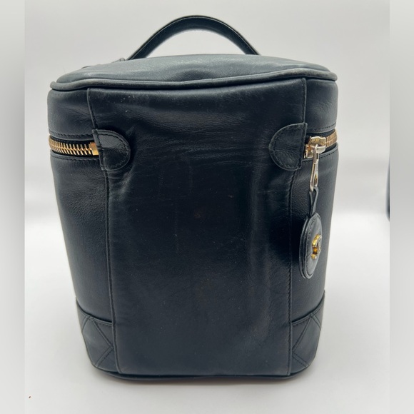 CHANEL Bicolore CC Logo Lambskin Cosmetics Vanity Bag. - Picture 3 of 13